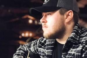 Monroe native returns for Christmas benefit concert in Everett