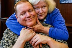 Local community theater actor Justin Tinsley with his mother, Joan Tinsley, late last summer after a conversation about his cancer battle. Justin Tinsley, 47, died Dec. 21. (Dan Bates / The Herald)