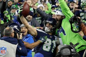 Seahawks clinch playoff berth outlasting Chiefs 38-31