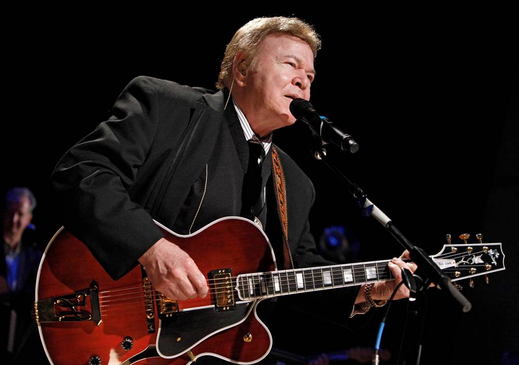 In this May 17, 2009 photo, country music star Roy Clark performs after being inducted into the Country Music Hall of Fame in Nashville, Tennessee. (AP Photo/Mark Humphrey, File)