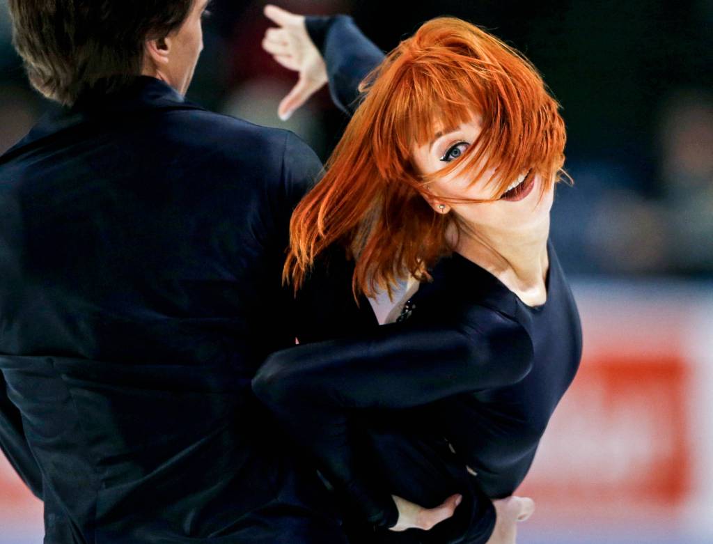 Tiffani Zagorski and Jonathan Guerreiro perform a lift during their free dance program at the 2018 Skate America competition at Angel of the Winds Arena in Everett. (Olivia Vanni / The Herald)