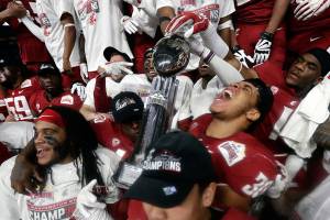 Washington State escapes Alamo Bowl with win over Iowa State