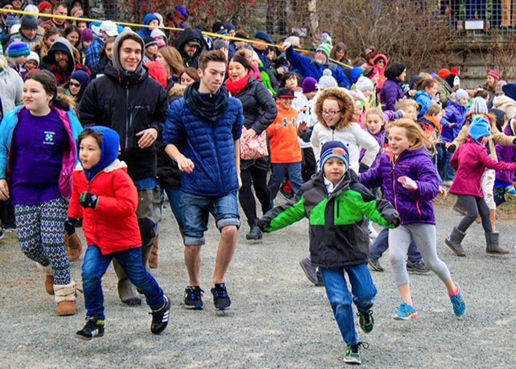 Kids make the mad dash at the start of the 2017 Sea Float Scramble. (Whidbey News Group, file)