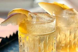 How to make a pear-ginger shrub mocktail fit for a party