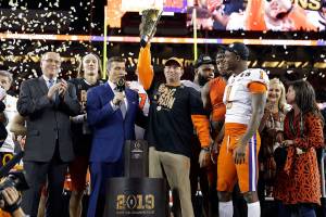 Clemson steamrolls Alabama 44-16 in CFP title game