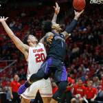 Huskies record 4th consecutive victory