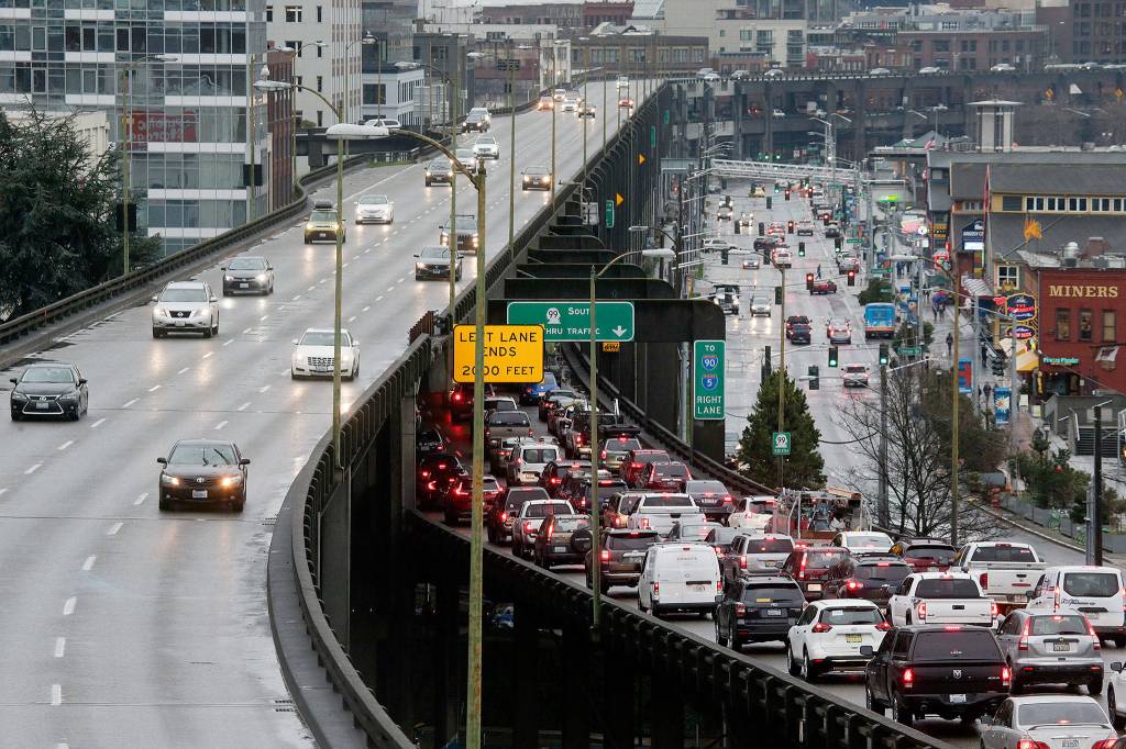Southbound traffic backs up as northbound drivers cruise on with ease on the Highway 99 viaduct on Jan. 8 in Everett. (Andy Bronson / The Herald)