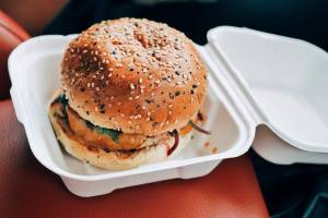 Edmonds bans single-use plastic containers