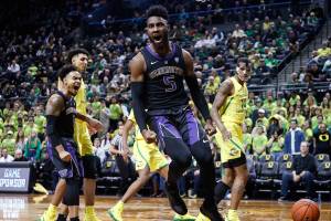 UW men hold off Oregon rally to stay perfect in Pac-12