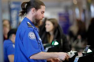 FAA delays flights at NY’s LaGuardia Airport