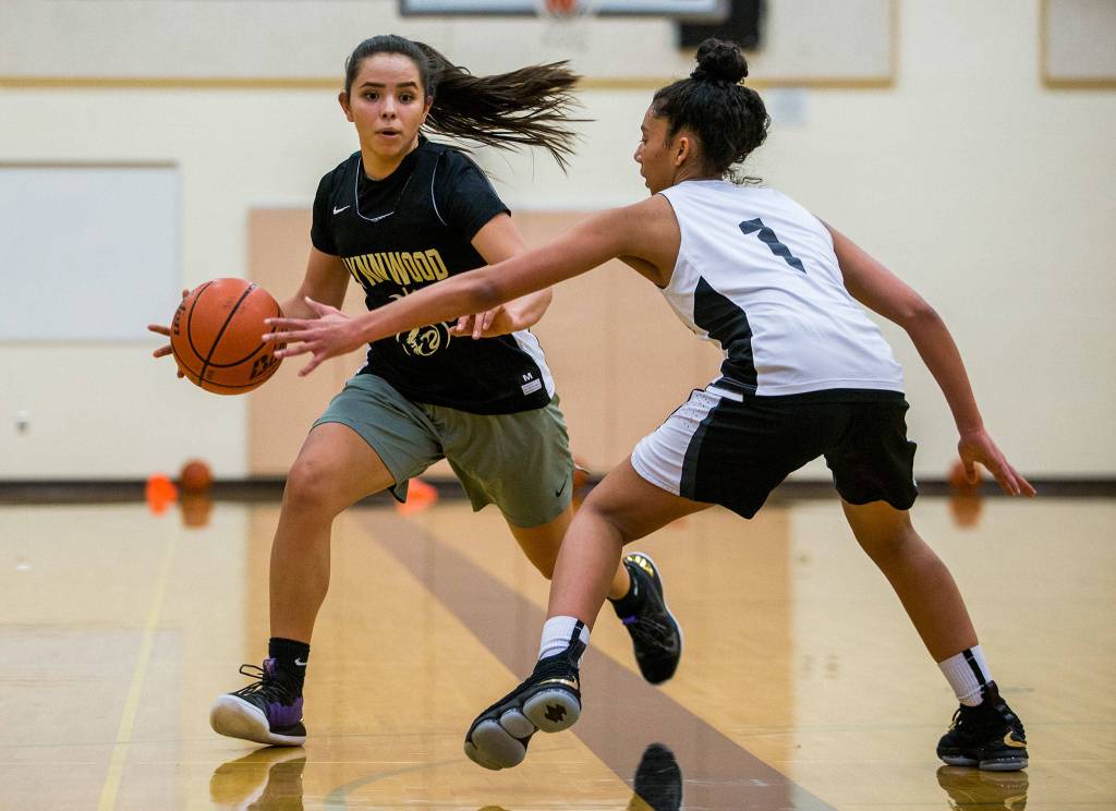 Amayah Kirkman drives to the hoop during practice at Lynnwood High School on Jan. 31 in Bothell. (Olivia Vanni / The Herald)