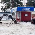 Mel Steele, a member of Fleet Reserve Association Branch 170, clears snow Wednesday from the parking lot by Mad-Bev Espresso on Beverly Boulevard in Everett. It made it possible for the stand to open for business after being closed for two days. (Photo by Rachel Pessa)