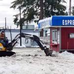 Mel Steele, a member of Fleet Reserve Association Branch 170, clears snow Wednesday from the parking lot by Mad-Bev Espresso on Beverly Boulevard in Everett. It made it possible for the stand to open for business after being closed for two days. (Photo by Rachel Pessa)