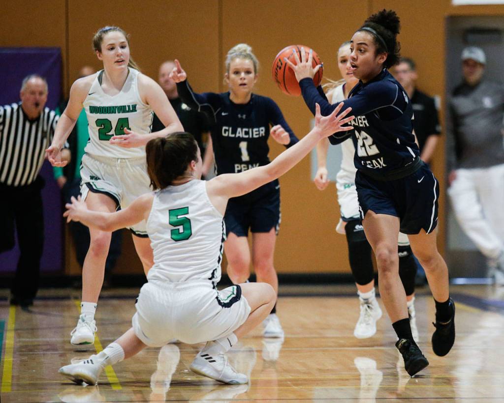 Glacier Peaks Aaliyah Collins (22) looks for an open teammate after grabbing a loose ball. (Andy Bronson / The Herald)