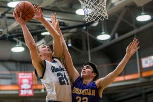 Glacier Peak boys reach Tacoma Dome with win over Issaquah
