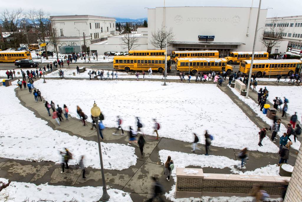 Students exit Everett High School on Feb. 14 after the first day of school since Feb. 8 due to <a href="https://www.heraldnet.com/news/snow-is-gone-but-its-still-a-headache-for-school-leaders/" target="_blank">weather cancellations</a>. (Olivia Vanni / The Herald)
