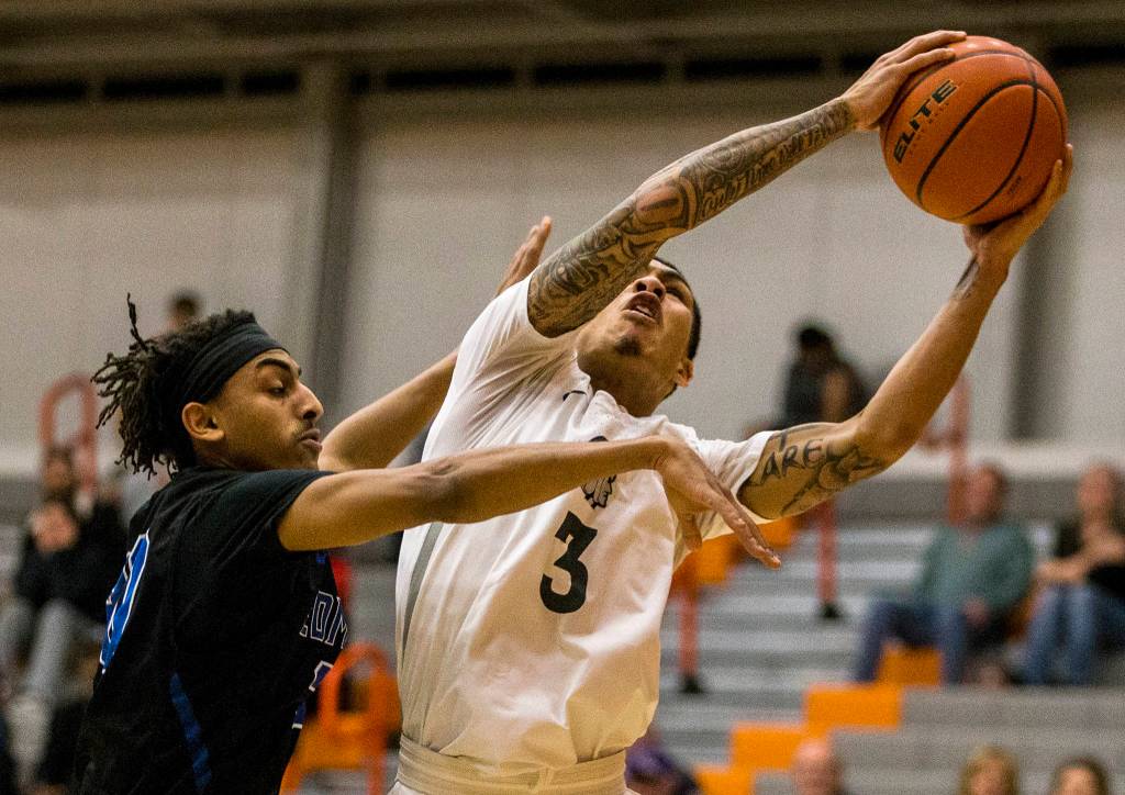 Everetts Markieth Brown Jr. attempts a layup during the game on Jan. 19 in Everett. (Olivia Vanni / The Herald)