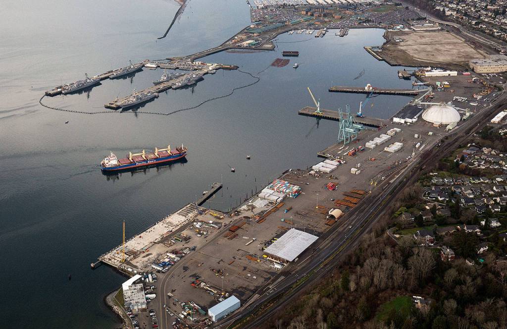 The bulk carrier Jamaica Bay is pushed into the Port of Everett by a pair of tugs near the former Kimberly-Clark mill site in January. (Andy Bronson / The Herald)