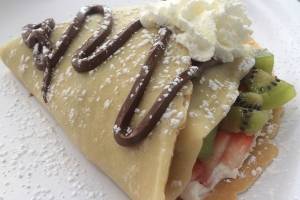 MJ Café brings Filipino desserts and sweet crepes to Everett