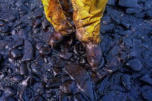 The Exxon Valdez oil tanker spill March 24, 1989, blackened hundreds of miles of coastline in Alaskas Prince William Sound, devasting wildlife and altering lives in fishing communities for generations. (John Gaps III / Associated Press)