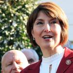 Trump prods GOP senators to deliver an Obamacare replacement