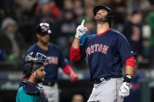 Strickland blows save, Mariners suffer 1st loss of season
