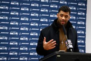 Wilson gives Seahawks an April 15 deadline for a new deal