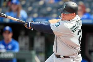 Late heroics give Mariners sweep of Royals