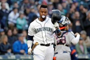 Altuve, Astros hand Mariners 2nd straight defeat