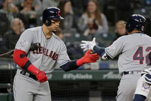 Late rally falls short, M’s slide extends to 4 straight