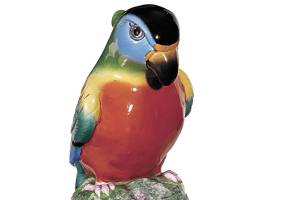 This ceramic parrot concealed an early radio’s loudspeaker