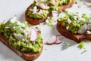 Pretty peas, put this spring spread on toast