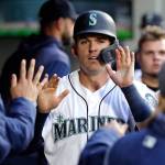 Mariners crush Rangers in series opener