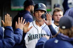 Mariners crush Rangers in series opener
