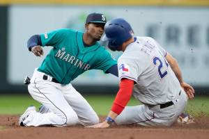 Mariners defeat Rangers in 11 innings