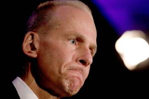 At contentious annual meeting, Boeing CEO defends 737 design