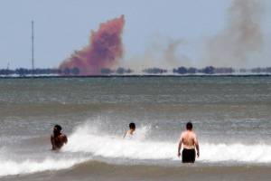 NASA workers warned not to share images of SpaceX explosion