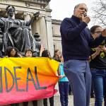 Presidential hopeful Inslee unveils clean energy plan