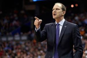 Art Thiel: Hopkins is elevating UW hoops to new heights