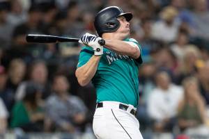 Bruce hits 300th HR, Mariners edge Angels