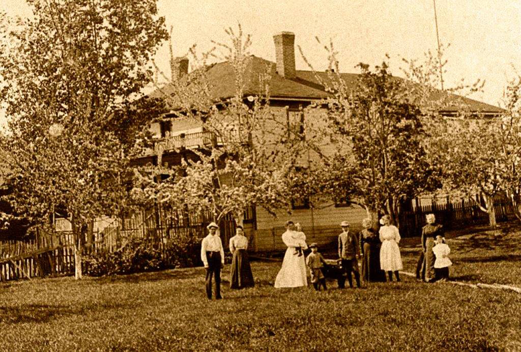 The Mellum Hotel at Utsalady, run by the great-grandmother of current Utsalady Ladies Aid member Danielle Mickelson. (Utsalady Ladies Aid Cookbook)