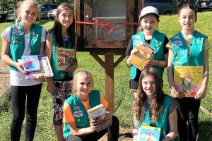 Girl Scouts bring free books to Snohomish park