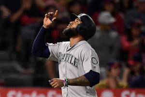 Gonzales bounces back, M’s mash three home runs in win