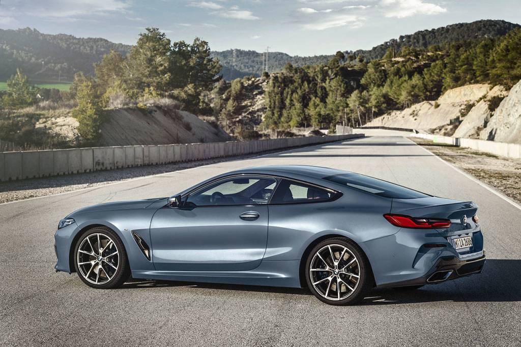 Aerodynamics of the 2019 BMW M850i xDrive Coupe are enhanced by its low-slung design and distinctly contoured roofline. (Manufacturer photo)
