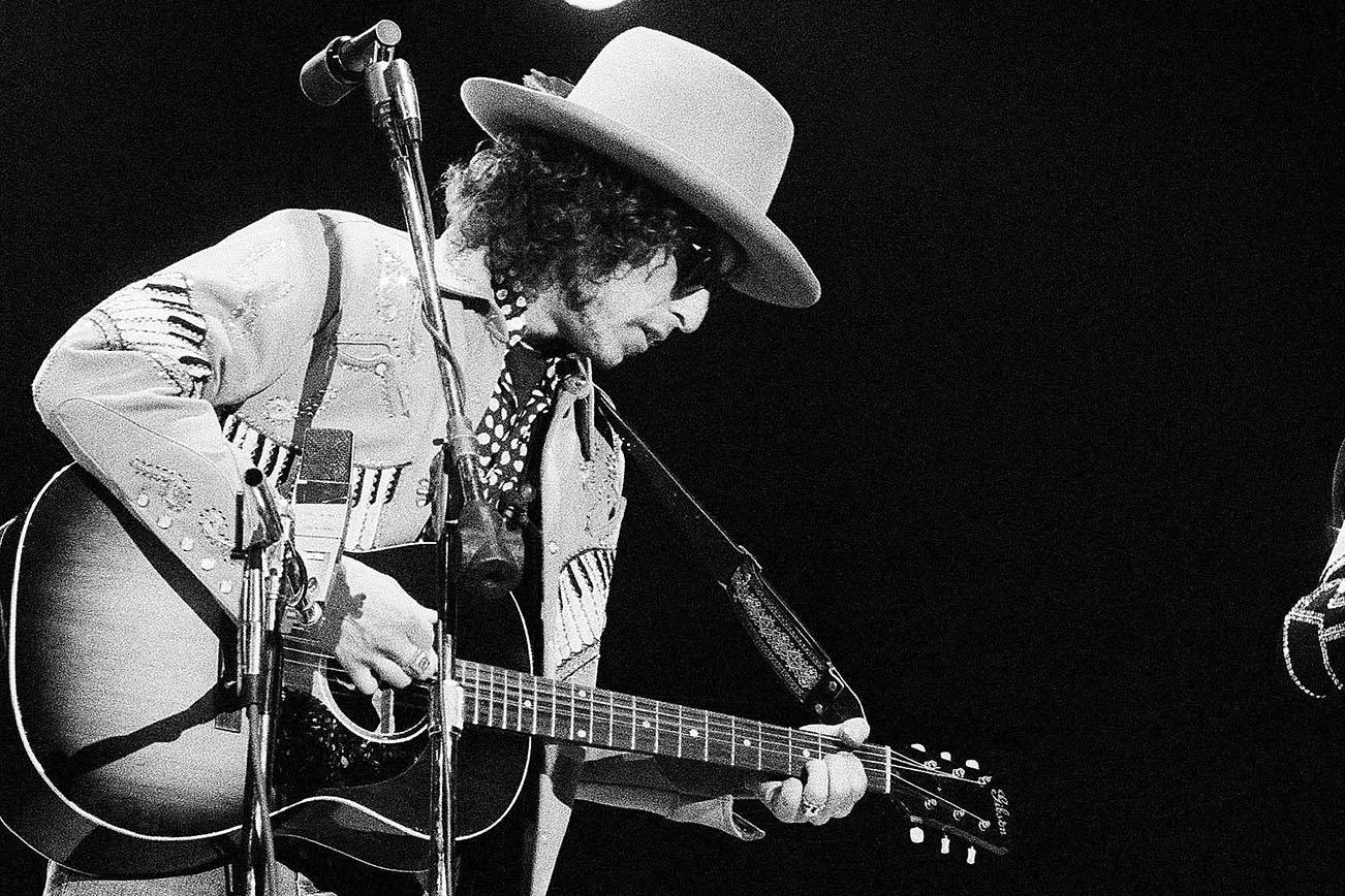 A user's guide to Bob Dylan's legendary Rolling Thunder Revue