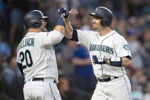 Royals rally late for 6-4 win over Mariners