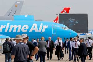 Upstaged Airbus stunned by secret Boeing order at Paris show