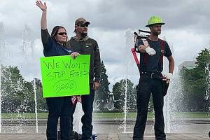 Oregon gov. sends police after GOP senators who fled Capitol