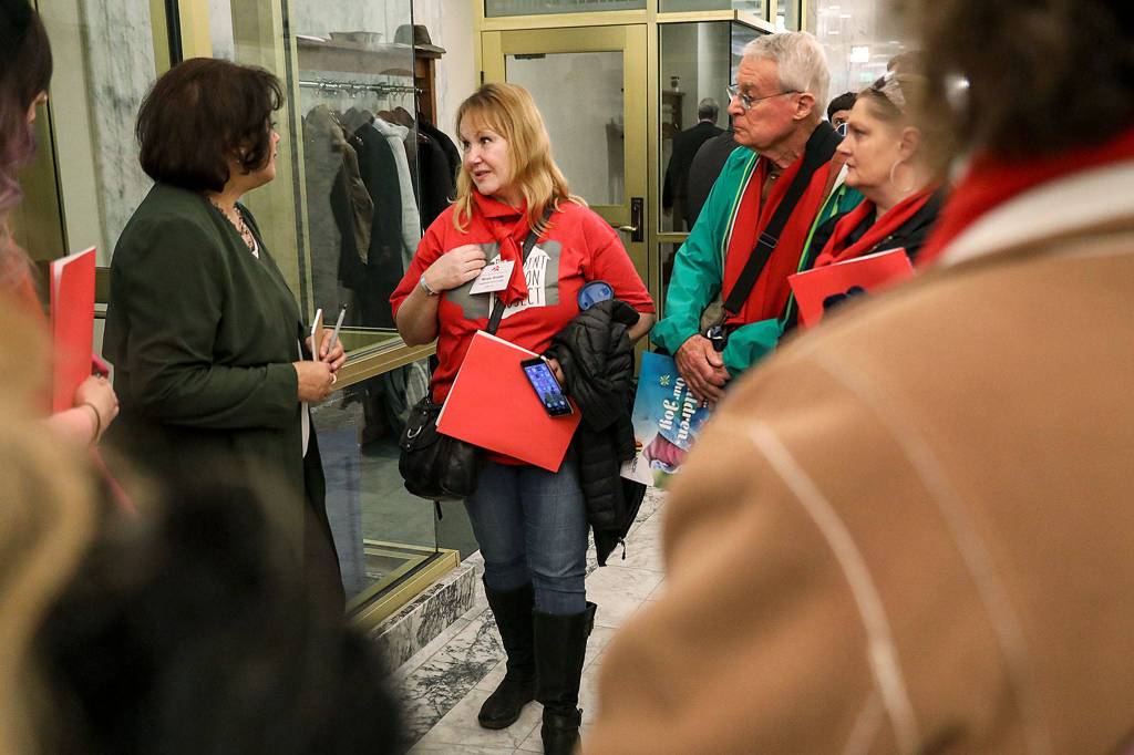 Mindy Woods (center) and other members of Resident Action Project speak with Rep. Lillian Ortiz-Self, D-Mukilteo (far left) during Housing and Homelessness Advocacy Day on Feb. 28. (Lizz Giordano / The Herald)