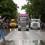 Protesters are supporting the 11 Republican senators who walked out over a week ago to avoid a vote on Oregons climate legislation. (Michaela Roman/Statesman-Journal via AP)